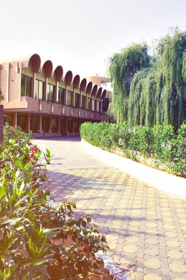 One To One Hotel & Resort Ain Al Faida Ал Айн Екстериор снимка