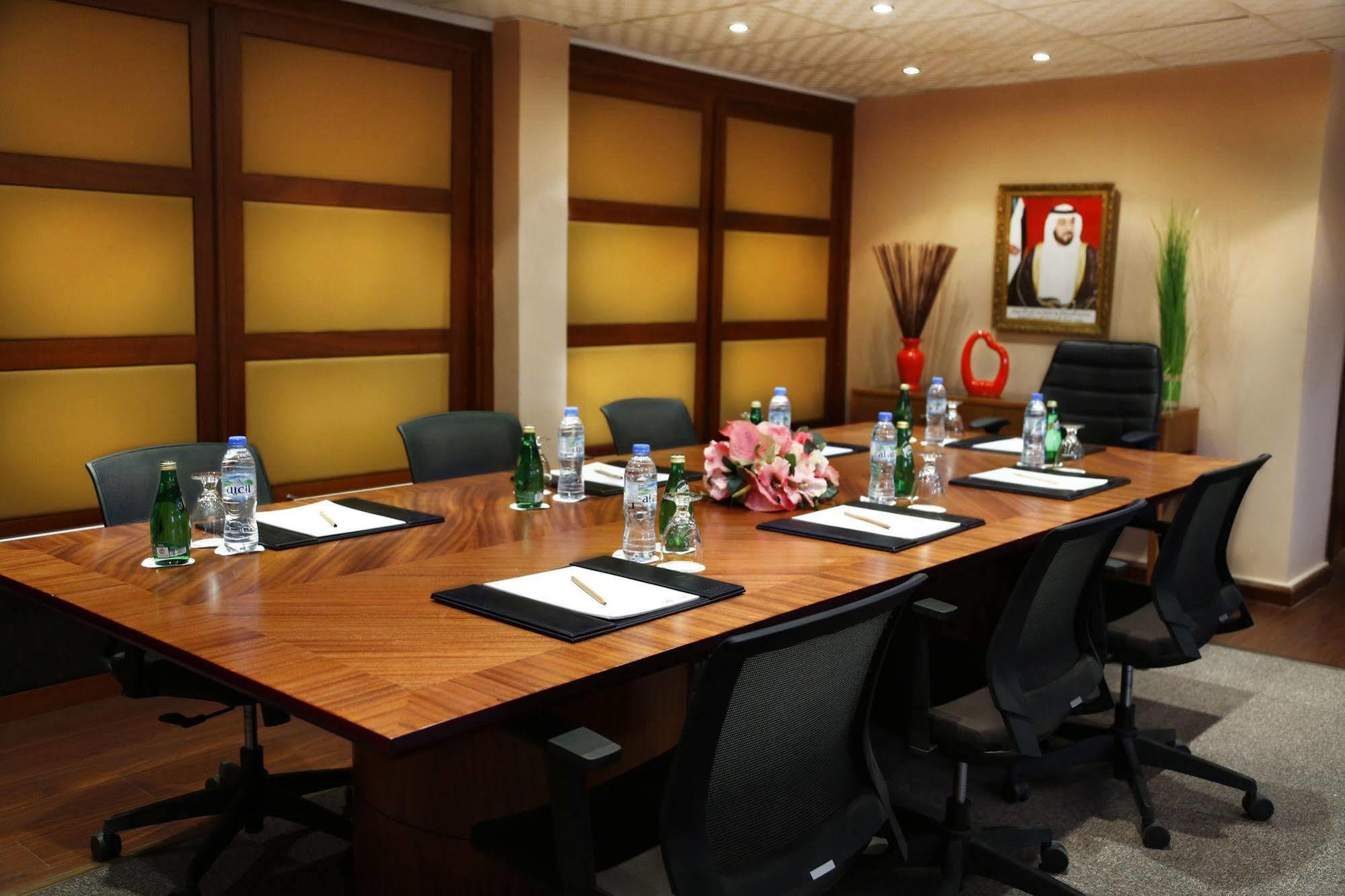 One To One Hotel & Resort Ain Al Faida Ал Айн Екстериор снимка